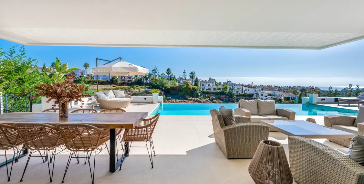 Продажа  отдельно стоящей виллы в Estepona 18