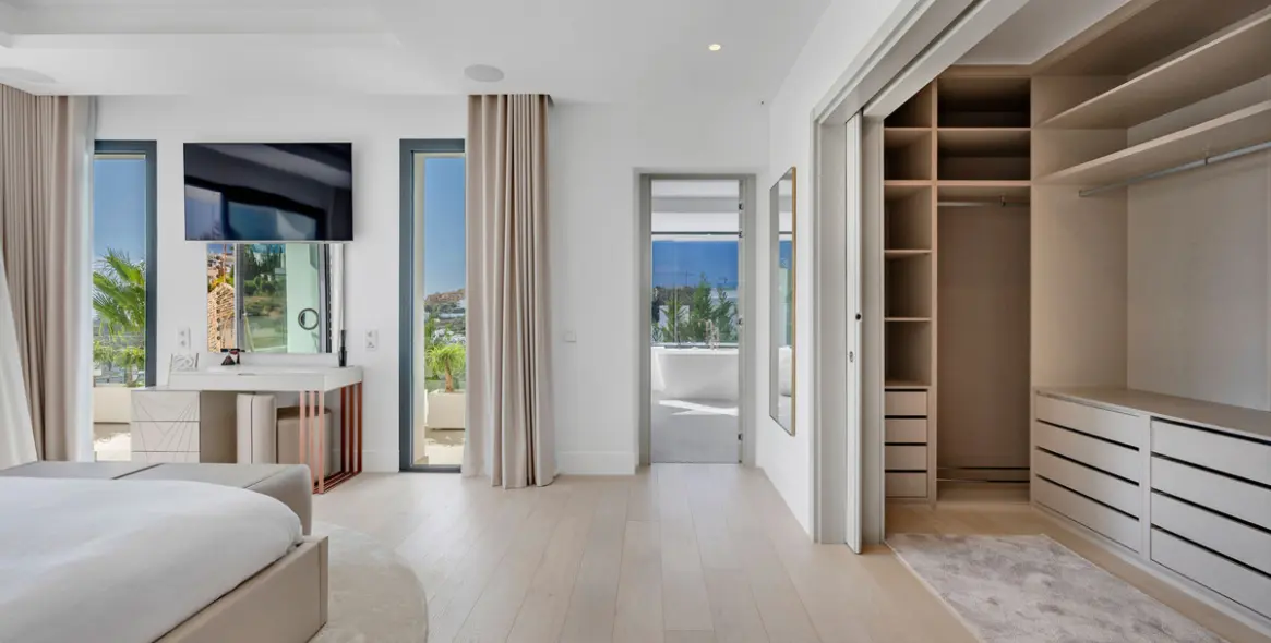 Продажа  отдельно стоящей виллы в Estepona 19