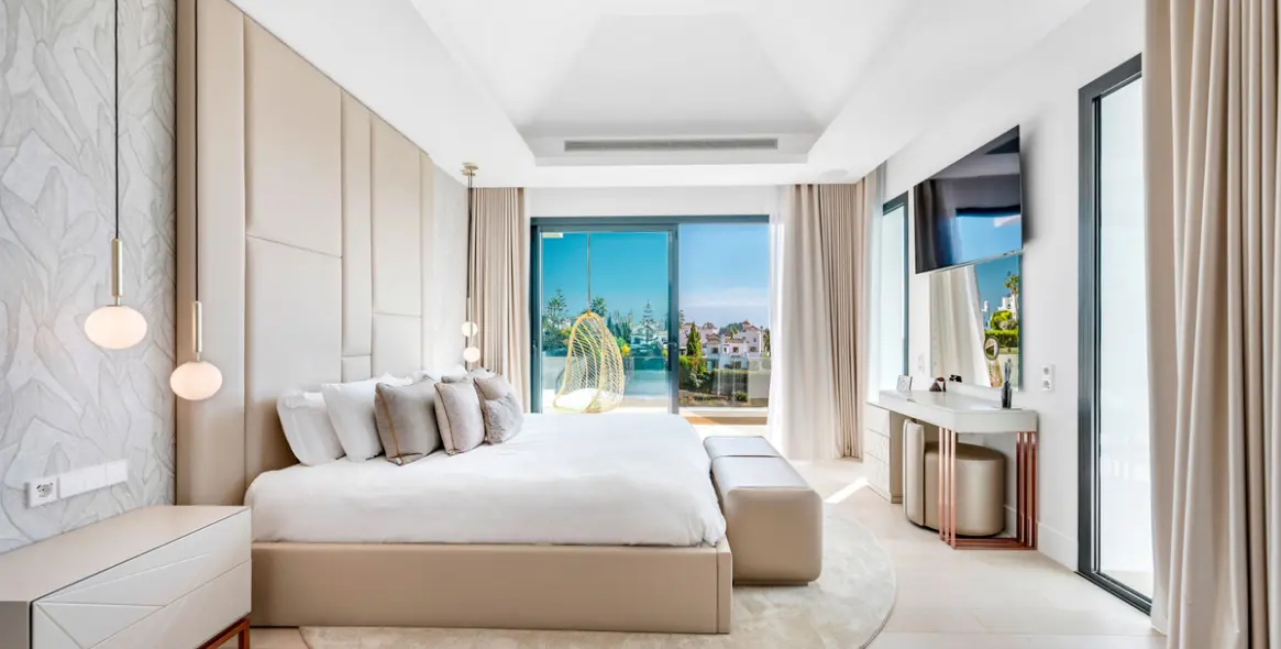 Продажа  отдельно стоящей виллы в Estepona 20