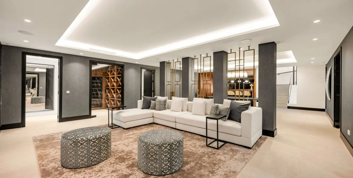 Sale of detached villa in Estepona 23