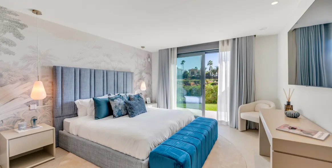 Sale of detached villa in Estepona 32