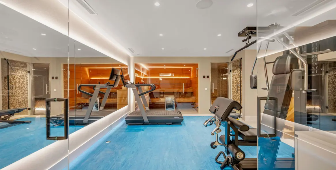 Sale of detached villa in Estepona 34