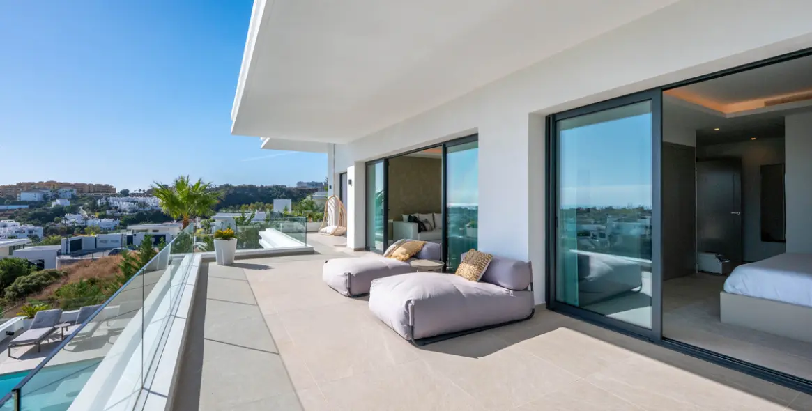 Sale of detached villa in Estepona 36