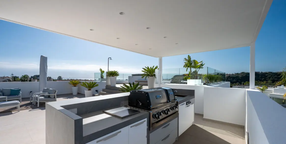 Sale of detached villa in Estepona 38