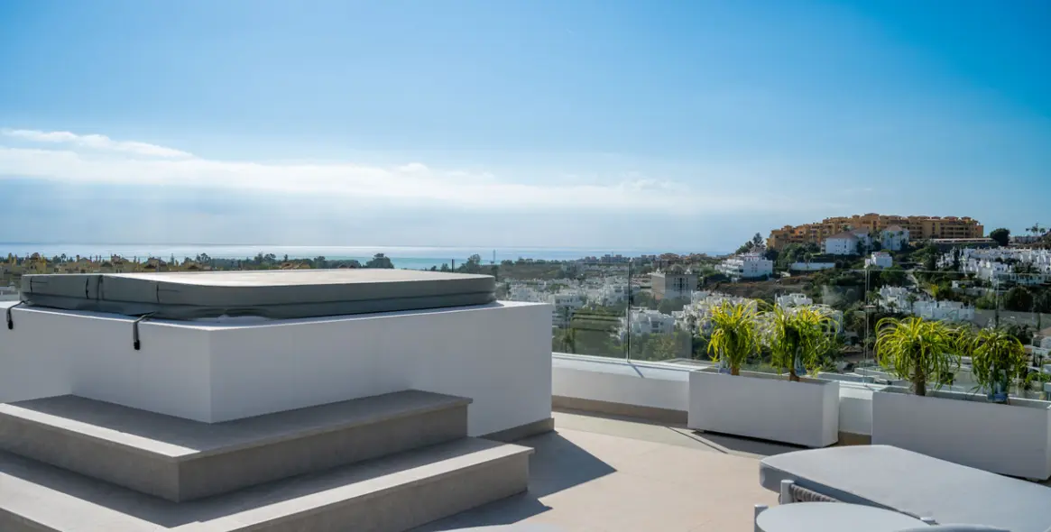 Sale of detached villa in Estepona 39