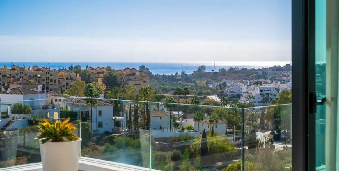 Sale of detached villa in Estepona 40