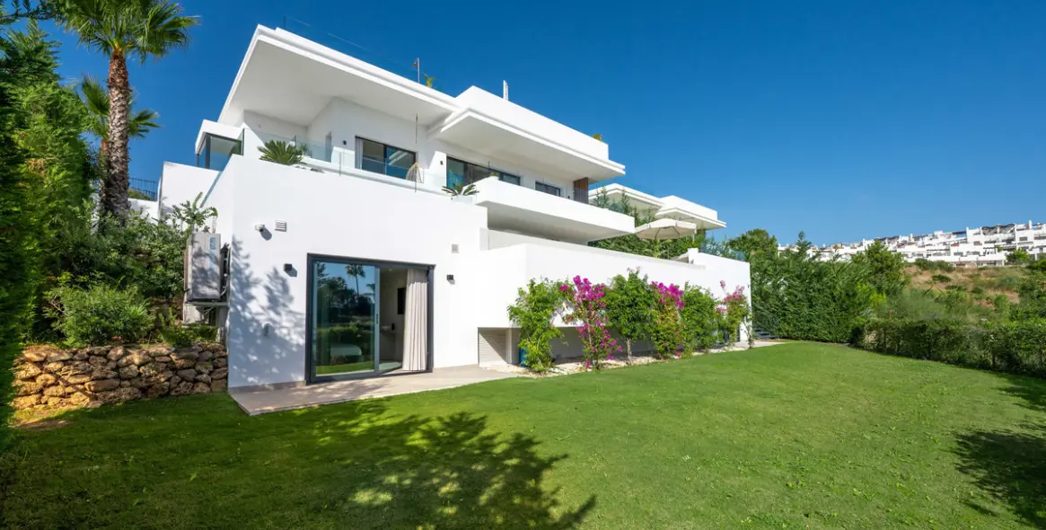 Sale of detached villa in Estepona 42