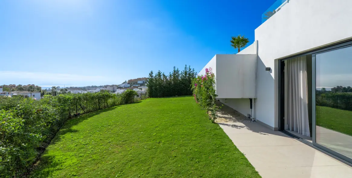 Sale of detached villa in Estepona 44
