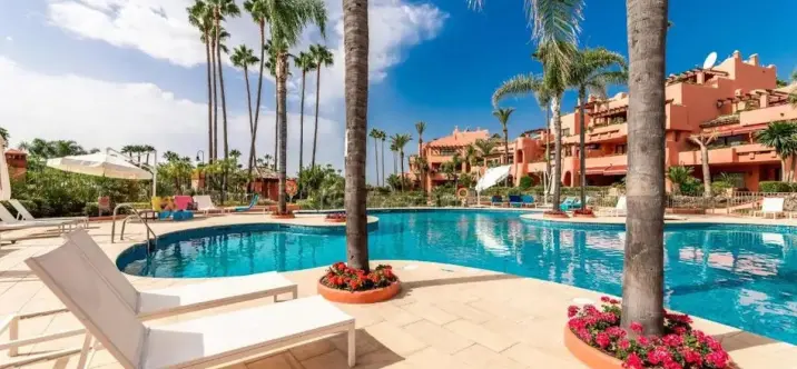 Venta de apartamento en planta baja en New Golden Mile 0