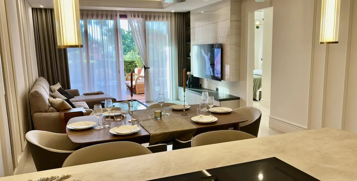 Venta de apartamento en planta baja en New Golden Mile 8