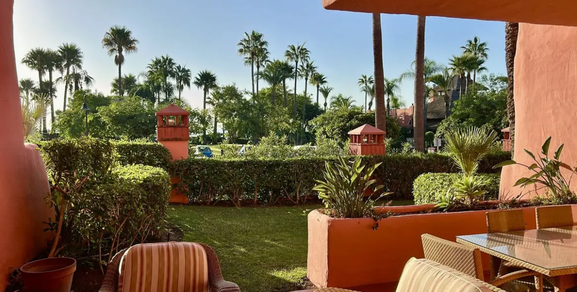 Venta de apartamento en planta baja en New Golden Mile 12