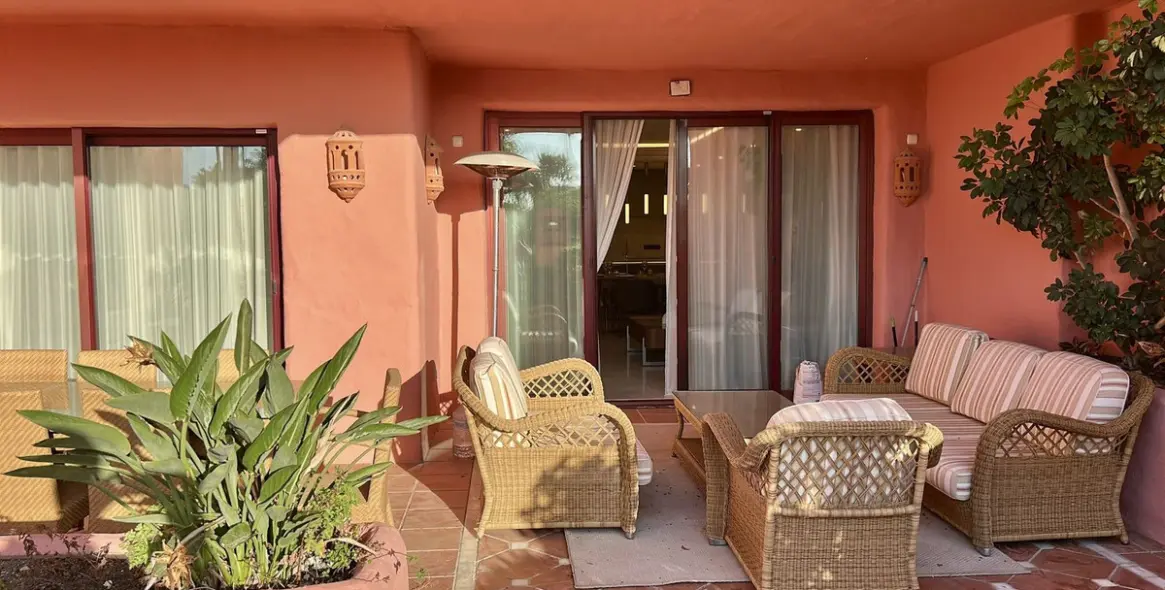 Venta de apartamento en planta baja en New Golden Mile 13