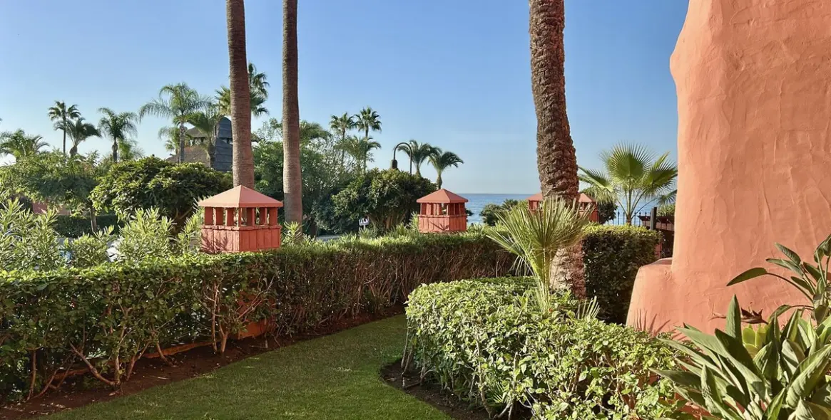 Venta de apartamento en planta baja en New Golden Mile 14