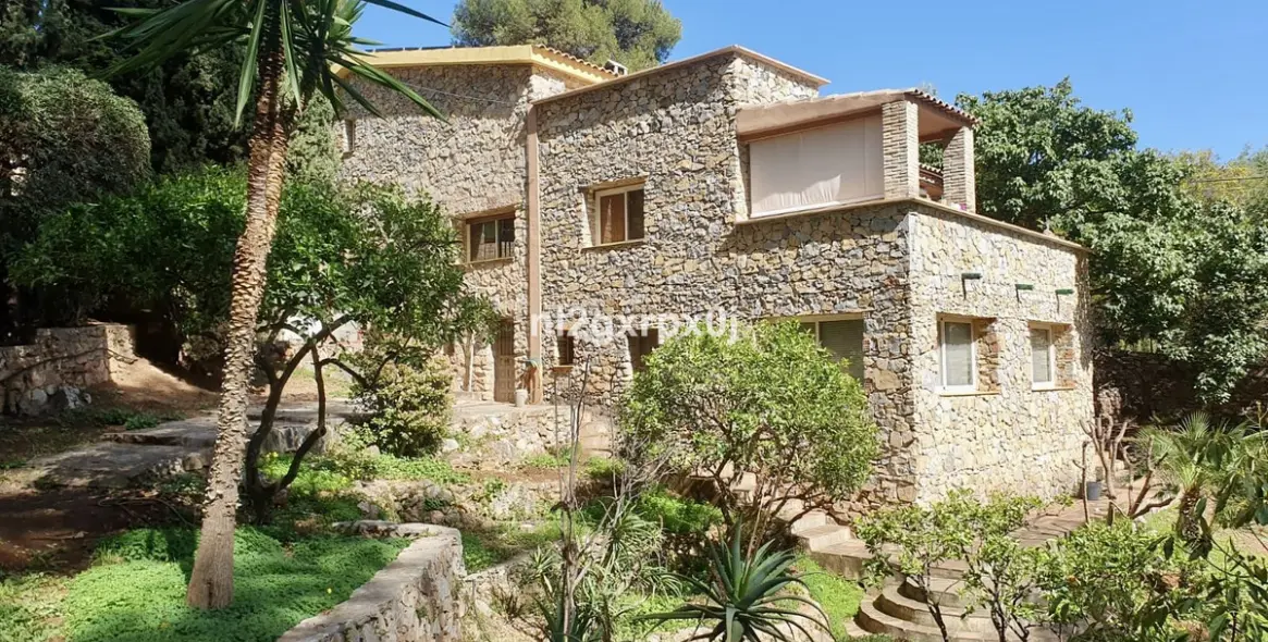 Venta de villa independiente en Marbella 1