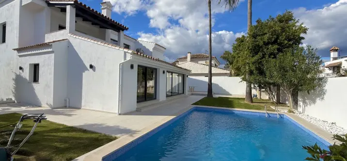 Long-term rent of detached villa in Nueva Andalucía 0