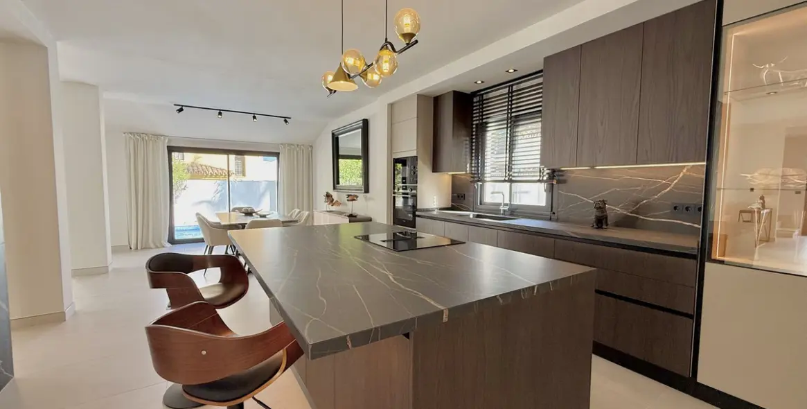 Sale of detached villa in Nueva Andalucía 4