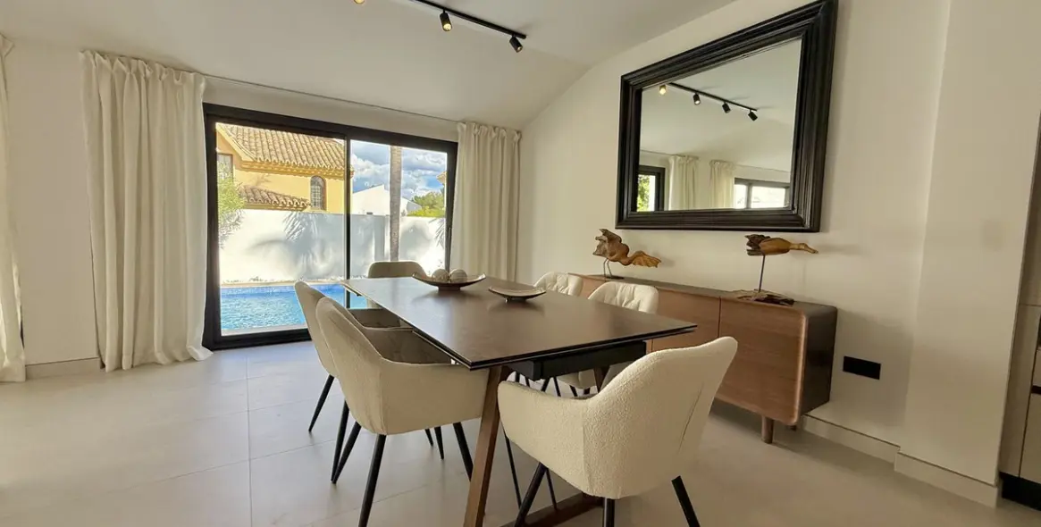 Sale of detached villa in Nueva Andalucía 9