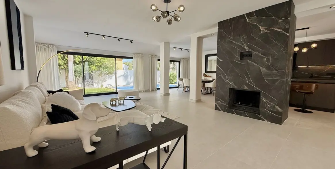 Sale of detached villa in Nueva Andalucía 10