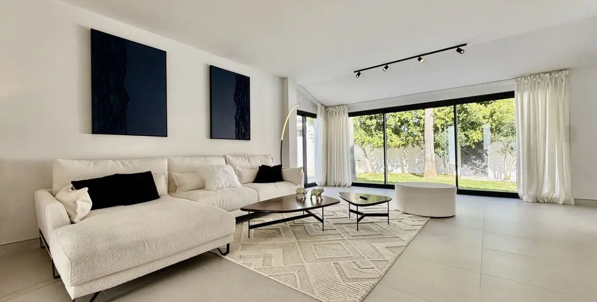 Sale of detached villa in Nueva Andalucía 11