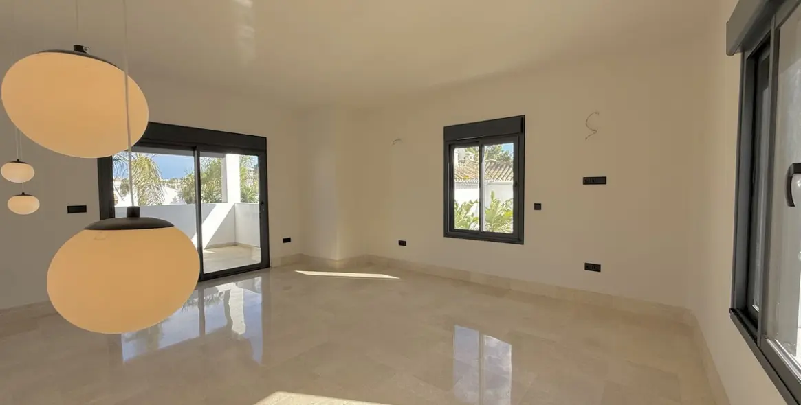 Alquiler a largo plazo de villa independiente en Nueva Andalucía 21