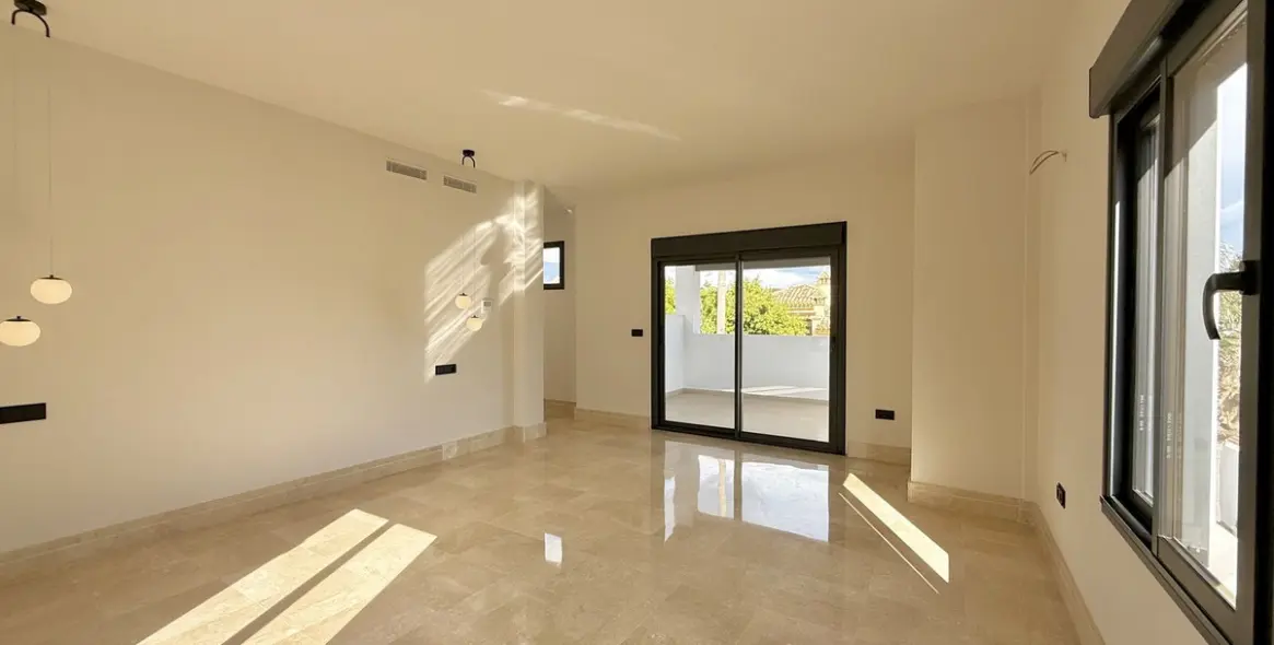 Alquiler a largo plazo de villa independiente en Nueva Andalucía 22