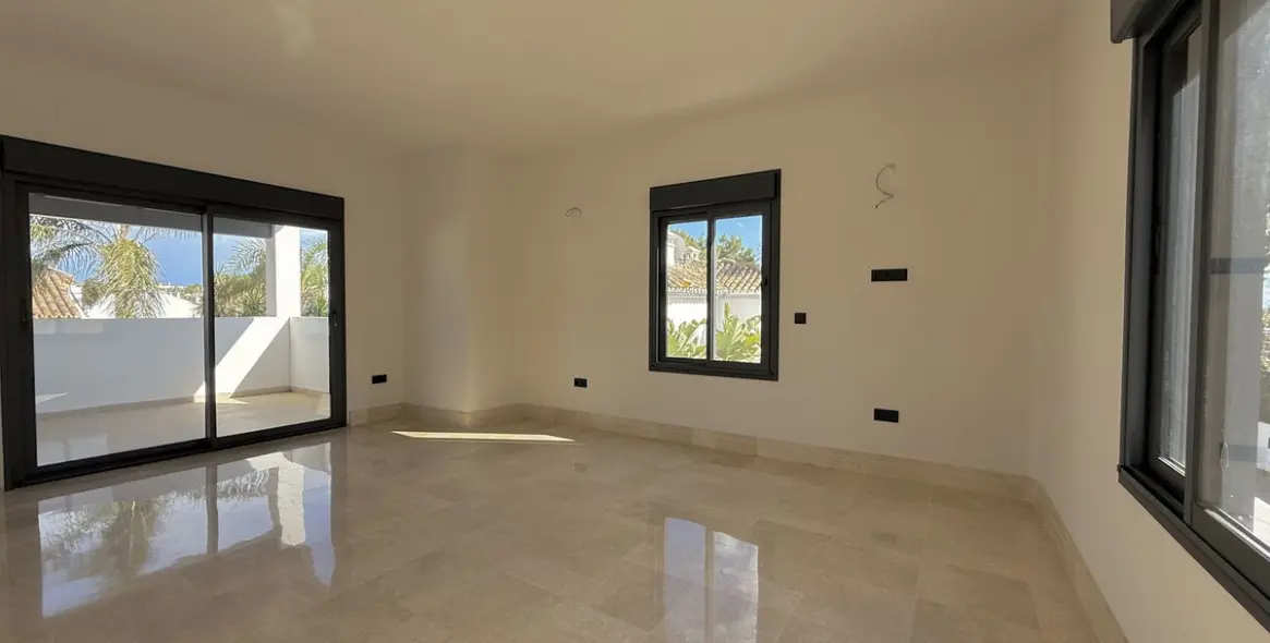 Alquiler a largo plazo de villa independiente en Nueva Andalucía 23