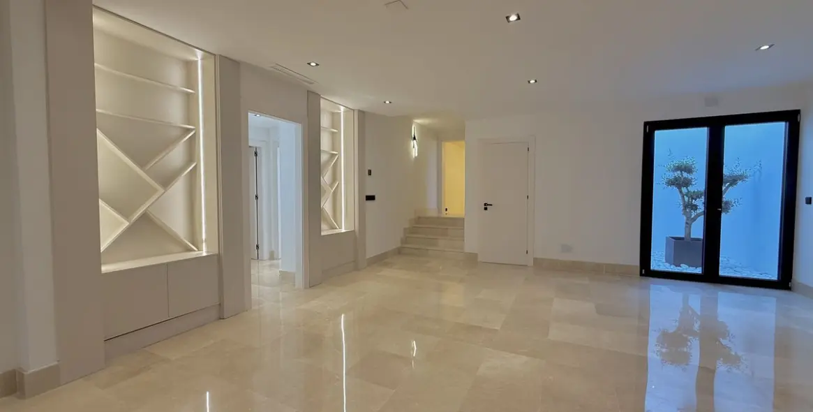 Alquiler a largo plazo de villa independiente en Nueva Andalucía 30