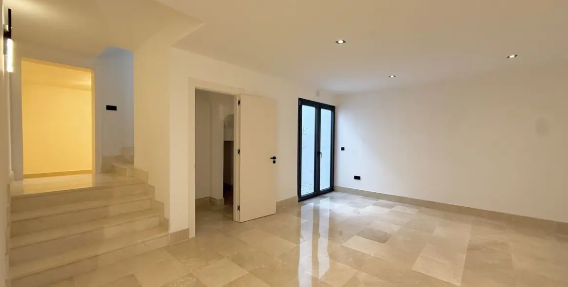 Alquiler a largo plazo de villa independiente en Nueva Andalucía 31