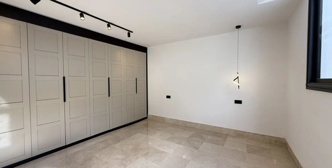 Alquiler a largo plazo de villa independiente en Nueva Andalucía 32