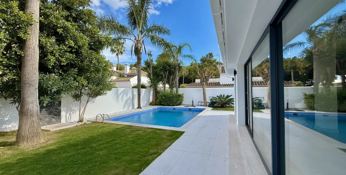 Alquiler a largo plazo de villa independiente en Nueva Andalucía 41