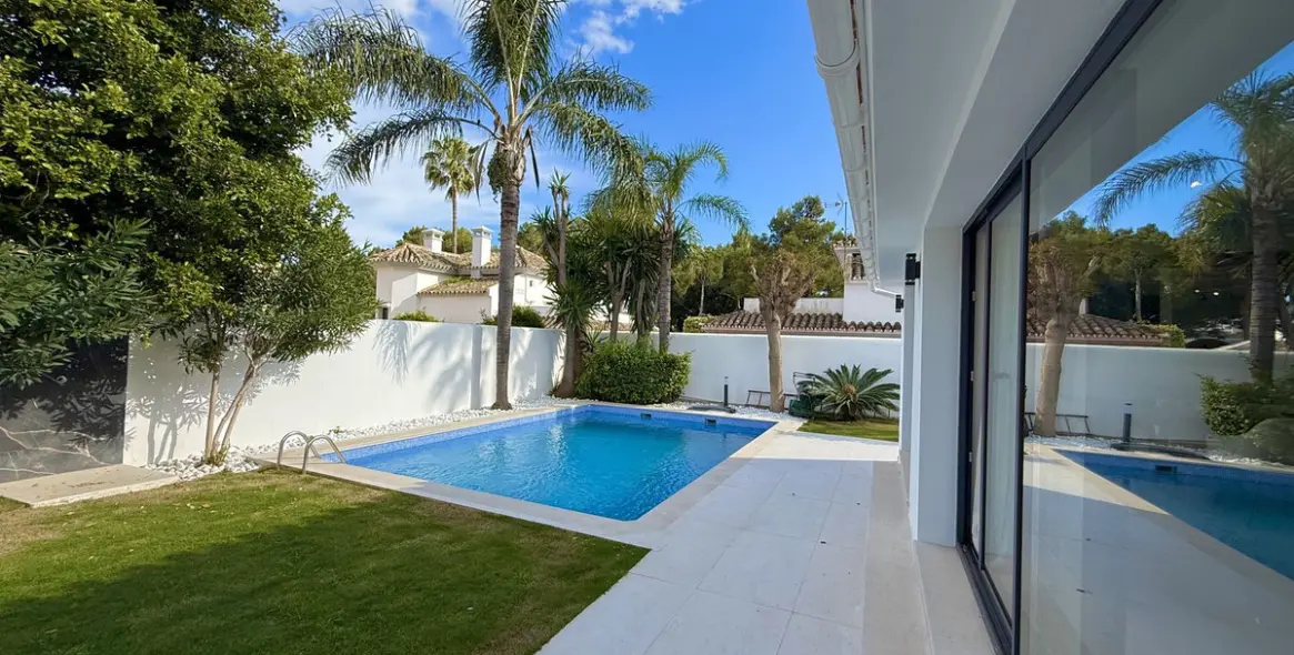 Alquiler a largo plazo de villa independiente en Nueva Andalucía 42