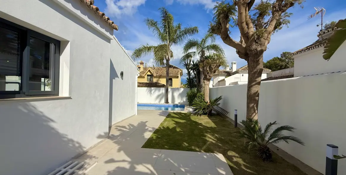 Alquiler a largo plazo de villa independiente en Nueva Andalucía 44