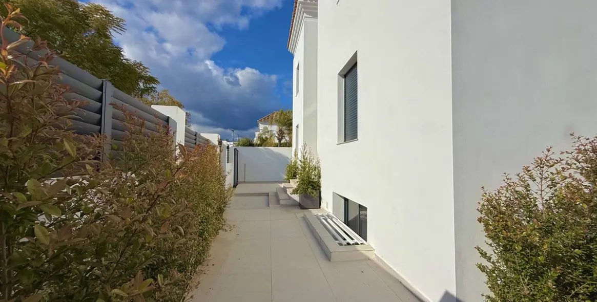 Alquiler a largo plazo de villa independiente en Nueva Andalucía 45