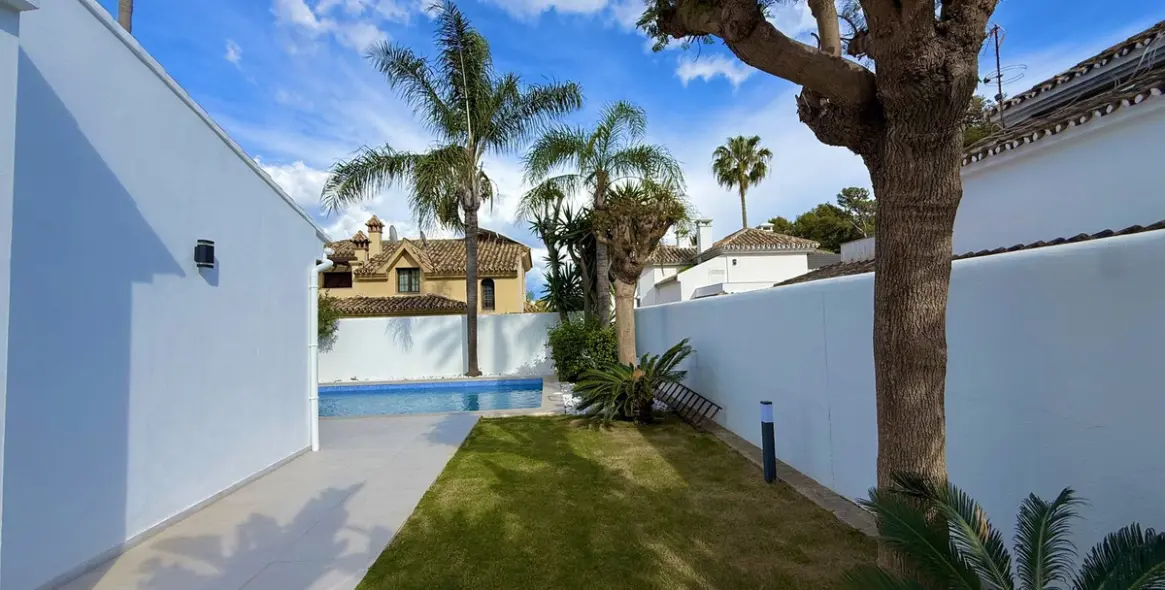 Alquiler a largo plazo de villa independiente en Nueva Andalucía 47