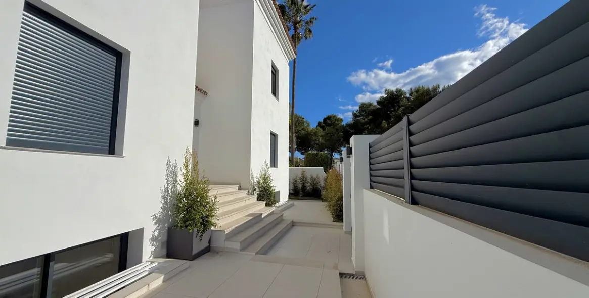 Alquiler a largo plazo de villa independiente en Nueva Andalucía 49