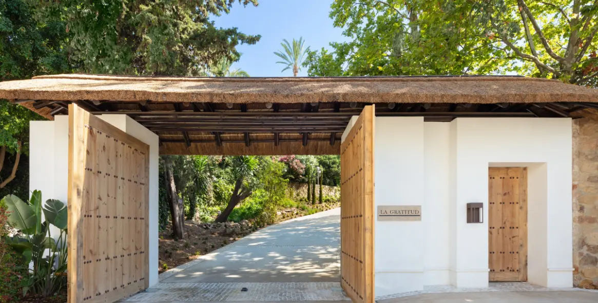 Продажа  отдельно стоящей виллы в The Golden Mile 4