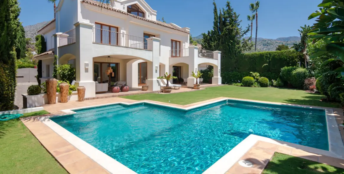 Краткосрочная аренда  отдельно стоящей виллы в The Golden Mile 1