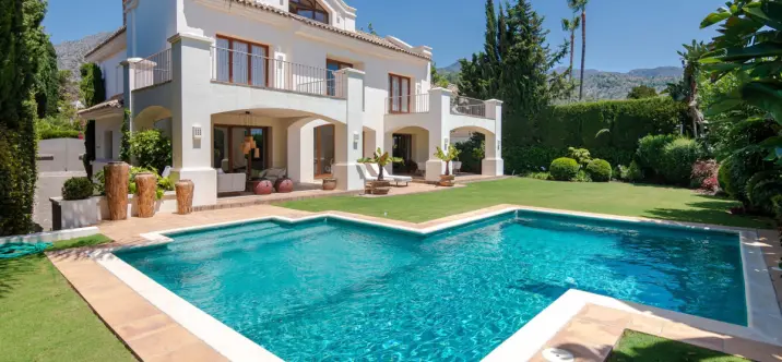 Alquiler a corto plazo de villa independiente en The Golden Mile 0