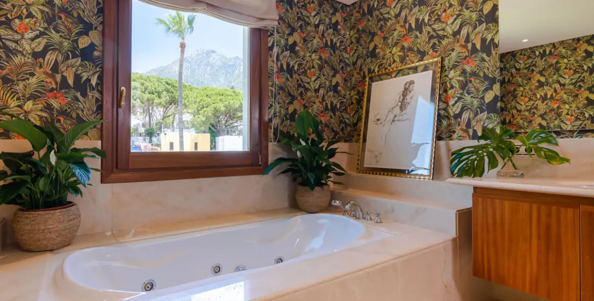 Краткосрочная аренда  отдельно стоящей виллы в The Golden Mile 15