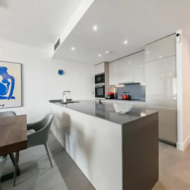 Sale of middle floor apartment in Manilva