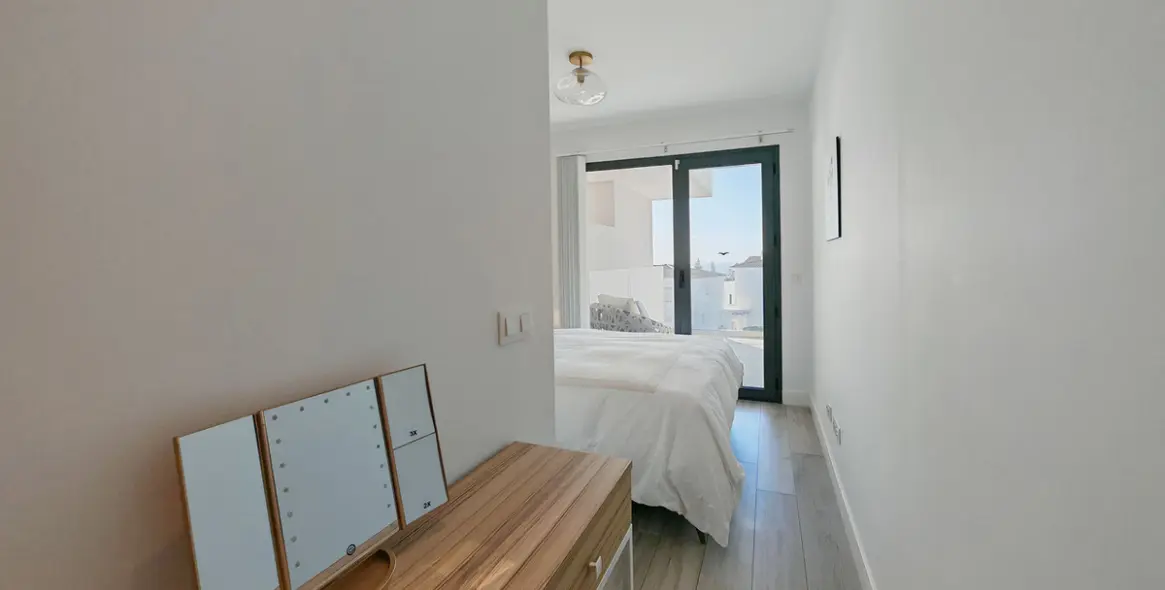 Sale of middle floor apartment in Manilva 11