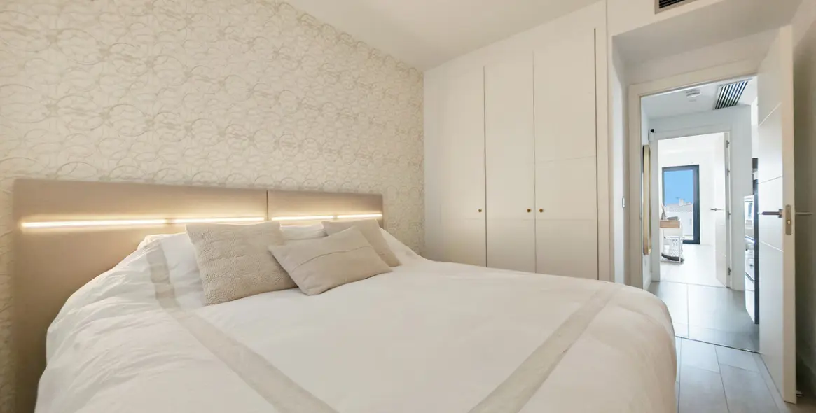 Sale of middle floor apartment in Manilva 15