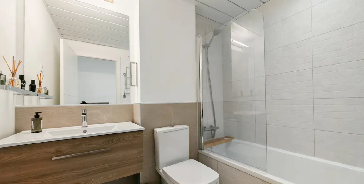 Sale of middle floor apartment in Manilva 16