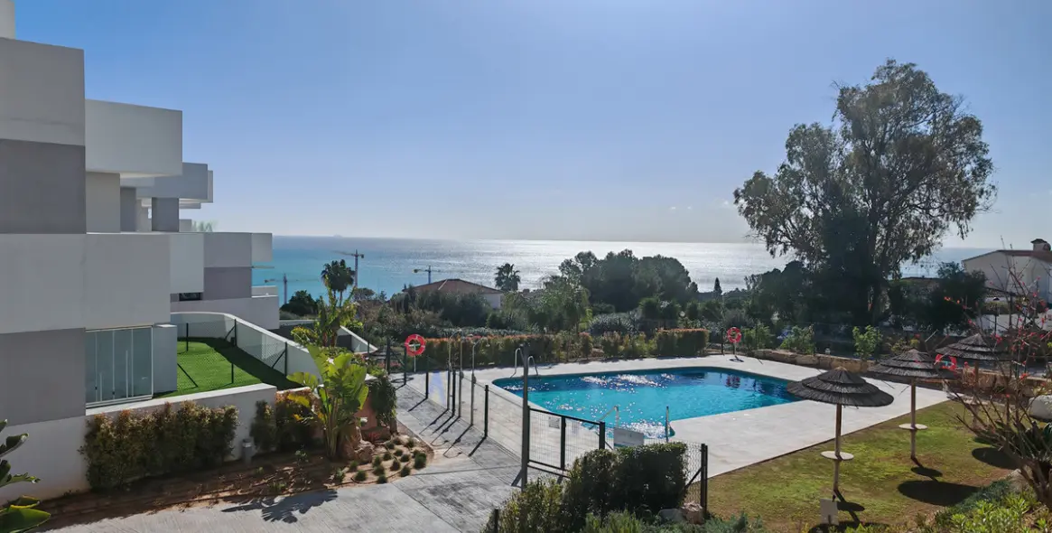 Sale of middle floor apartment in Manilva 17