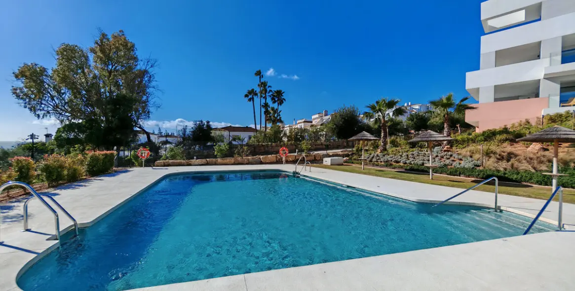 Sale of middle floor apartment in Manilva 18