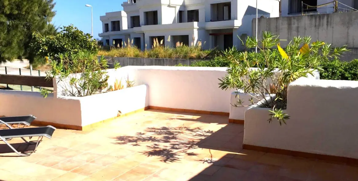 Продажа апартаментов на первом этаже в Doña Julia 1