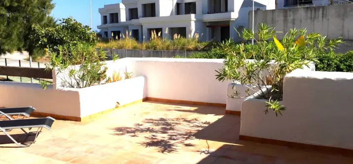 Venta de apartamento en planta baja en Doña Julia 0