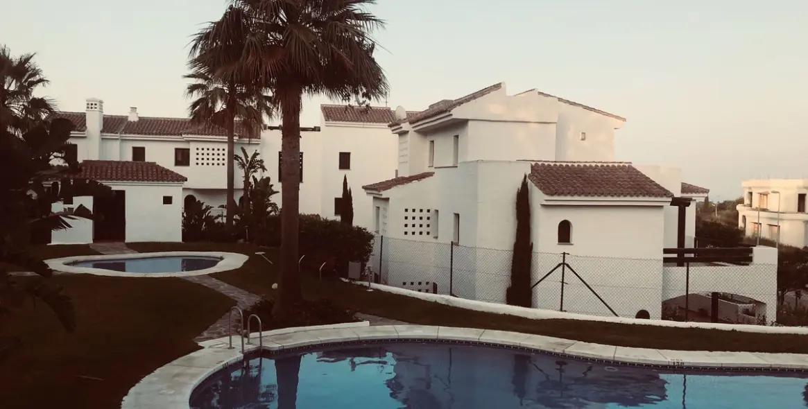 Продажа апартаментов на первом этаже в Doña Julia 3