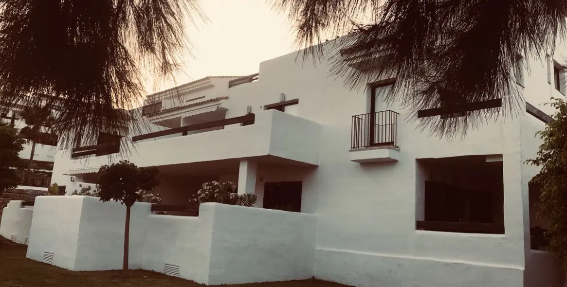 Продажа апартаментов на первом этаже в Doña Julia 6