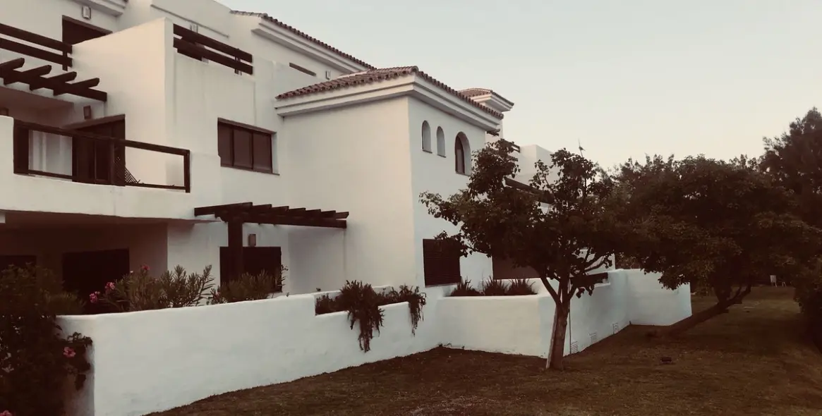 Продажа апартаментов на первом этаже в Doña Julia 20